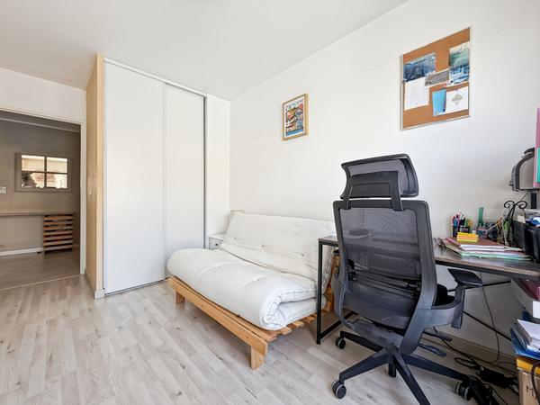 Appartement  Bas-Montreuil limite Vincennes 3 pièce(s) 71.45m² avec place   de parking et local vélo