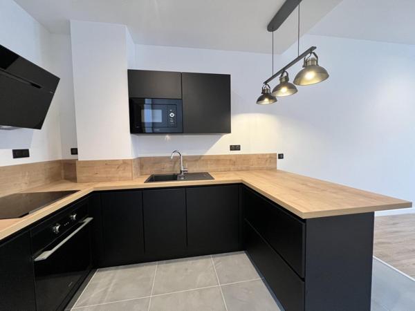 16 appartements du T2 au T3 avec cave et place de parking.