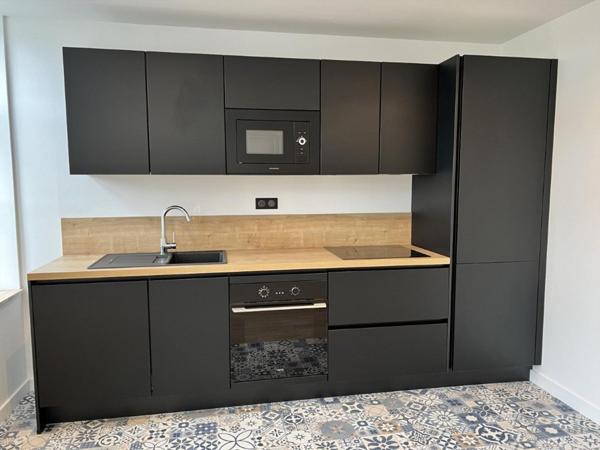 16 appartements du T2 au T3 avec cave et place de parking.