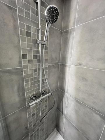 16 appartements du T2 au T3 avec cave et place de parking.