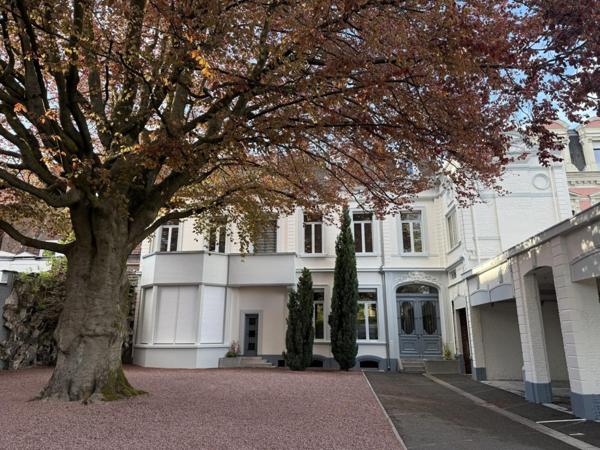 16 appartements du T2 au T3 avec cave et place de parking.