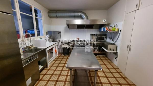 Immeuble Lanfains, 5 minutes de QUINTIN, local commercial et 2 appartements T4