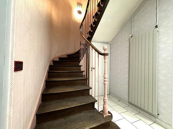 A vendre, plein centre ville de Périgueux, superbe Immeuble de 237 m² sur 4 niveaux