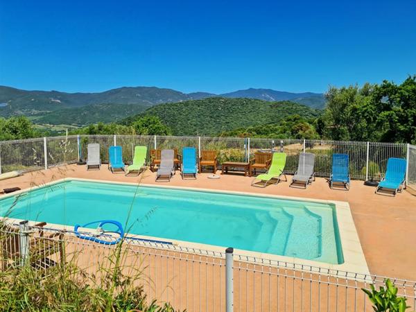 CORSE DU SUD, grande propriété de 508 m2 avec plusieurs logements, vue mer, piscine