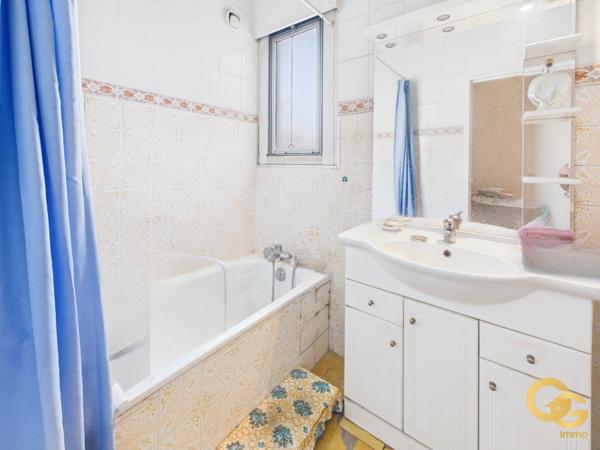 Appartement à ROCHEVILLE (06110)