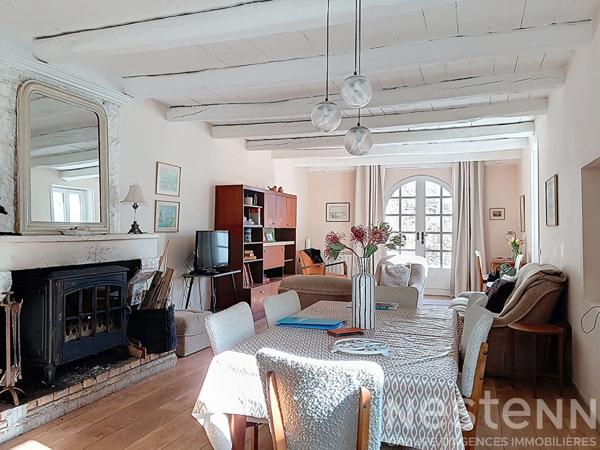 A vendre à l'Eguille, maison de 115m² avec ses 4 chambres en plein centre villle.