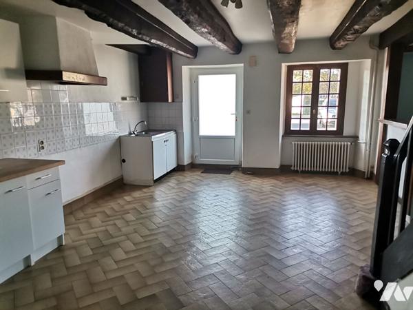 PLELAN LE GRAND - Immeuble de 3 appartements en centre ville.