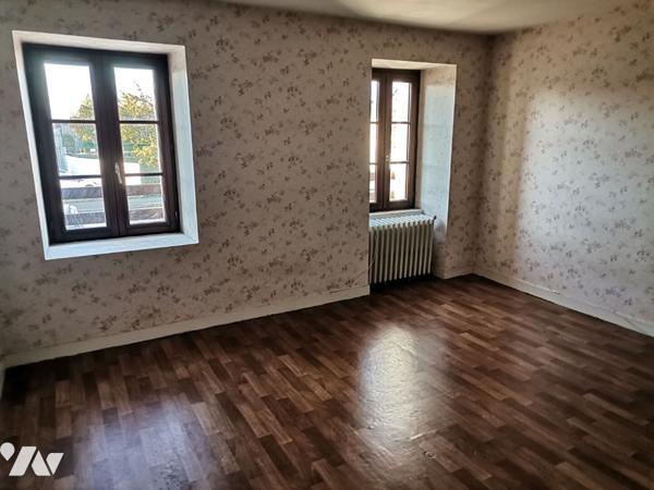 PLELAN LE GRAND - Immeuble de 3 appartements en centre ville.