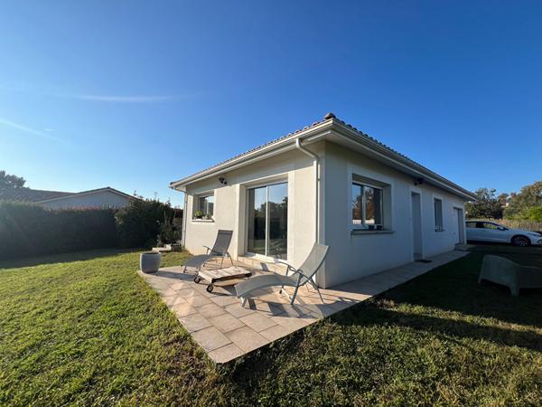 A vendre maison contemporaine plain-pied Saint Pierre Du Mont 4 chambres garage terrasses