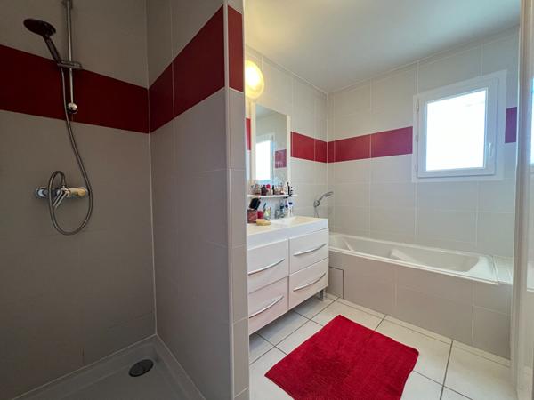 A vendre maison contemporaine plain-pied Saint Pierre Du Mont 4 chambres garage terrasses