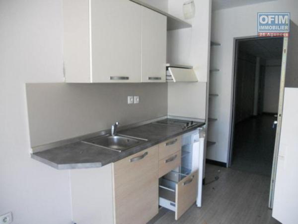 A louer appartement F1 sur la résidence JOUR D'ETE à Sainte Clotilde.