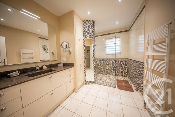 Maison à vendre  7 pièces - 190 m 2   LE TAILLAN MEDOC  - 33