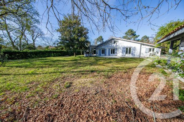 Maison à vendre  7 pièces - 190 m 2   LE TAILLAN MEDOC  - 33