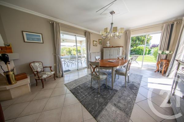 Maison à vendre  7 pièces - 190 m 2   LE TAILLAN MEDOC  - 33