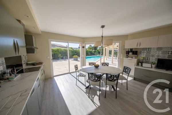 Maison à vendre  7 pièces - 190 m 2   LE TAILLAN MEDOC  - 33