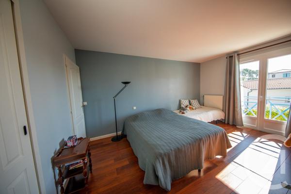Maison à vendre  7 pièces - 190 m 2   LE TAILLAN MEDOC  - 33