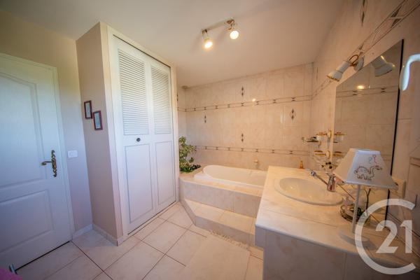 Maison à vendre  7 pièces - 190 m 2   LE TAILLAN MEDOC  - 33