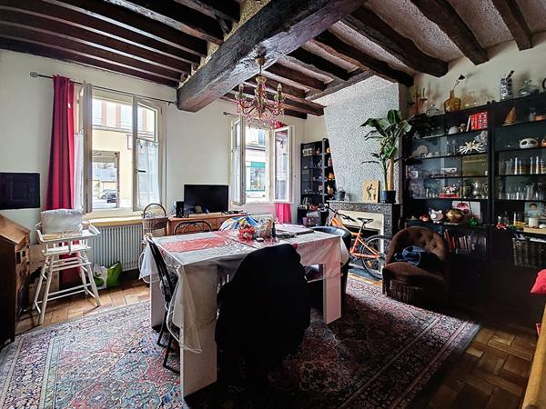 Maison de ville hypercentre Dreux - charme de l'ancien, cour, commerces, écoles et gare à pied