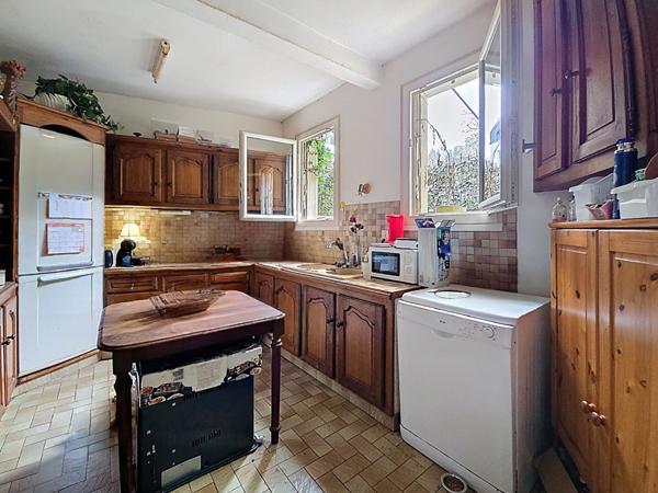 Maison de ville hypercentre Dreux - charme de l'ancien, cour, commerces, écoles et gare à pied