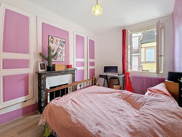 Maison de ville hypercentre Dreux - charme de l'ancien, cour, commerces, écoles et gare à pied