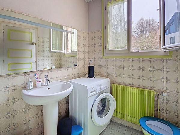 Maison de ville hypercentre Dreux - charme de l'ancien, cour, commerces, écoles et gare à pied