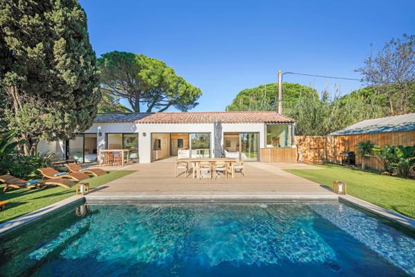 Hyères (83400) Villa récente entre mer et ville.