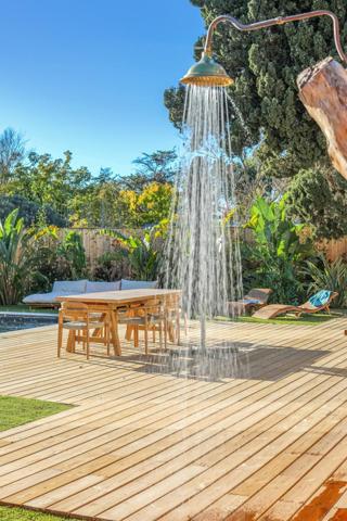 Hyères (83400) Villa récente entre mer et ville.