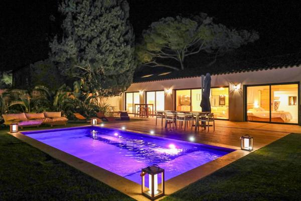 Hyères (83400) Villa récente entre mer et ville.