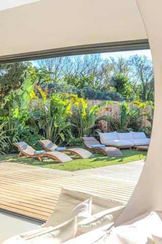 Hyères (83400) Villa récente entre mer et ville.