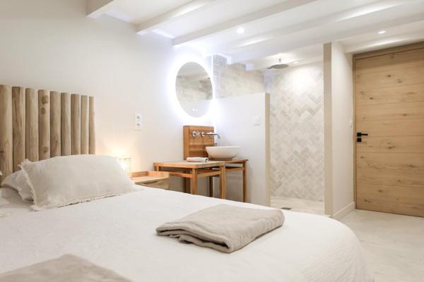 Hyères (83400) Villa récente entre mer et ville.