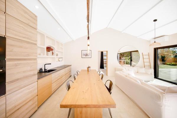 Hyères (83400) Villa récente entre mer et ville.