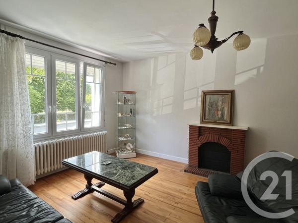 Maison à vendre  5 pièces - 136,44 m 2   MARENNES  - 17