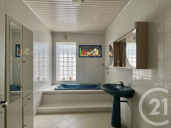Maison à vendre  5 pièces - 136,44 m 2   MARENNES  - 17