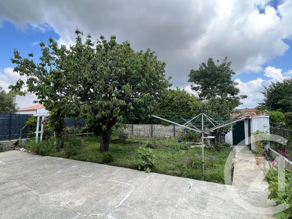 Maison à vendre  5 pièces - 136,44 m 2   MARENNES  - 17