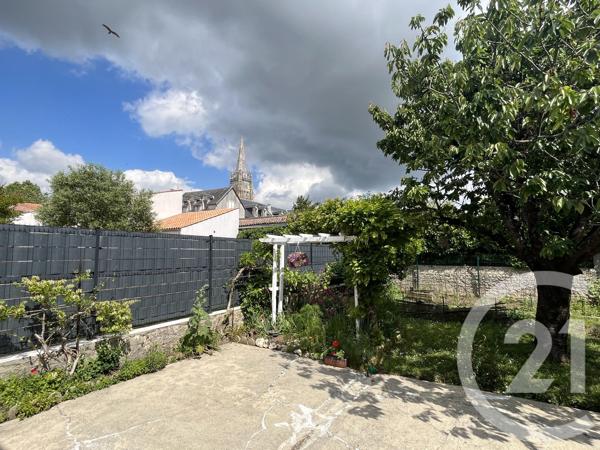 Maison à vendre  5 pièces - 136,44 m 2   MARENNES  - 17