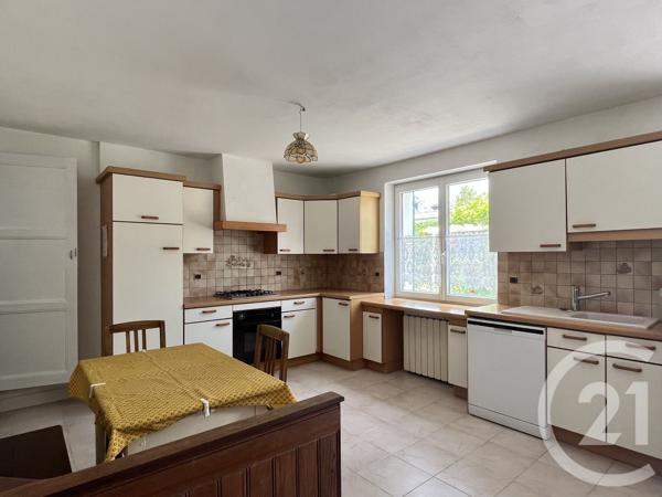 Maison à vendre  5 pièces - 136,44 m 2   MARENNES  - 17