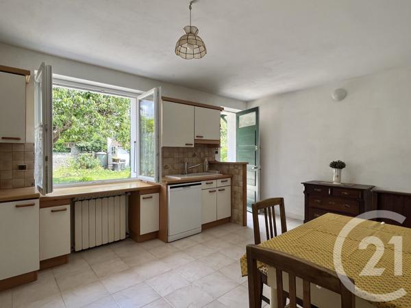 Maison à vendre  5 pièces - 136,44 m 2   MARENNES  - 17