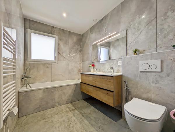 Dpt Haute Savoie (74), à vendre LUGRIN maison de 218 m² avec une magnifique vue sur le Lac Léman