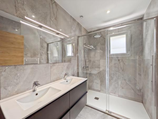 Dpt Haute Savoie (74), à vendre LUGRIN maison de 218 m² avec une magnifique vue sur le Lac Léman