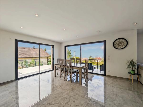 Dpt Haute Savoie (74), à vendre LUGRIN maison de 218 m² avec une magnifique vue sur le Lac Léman