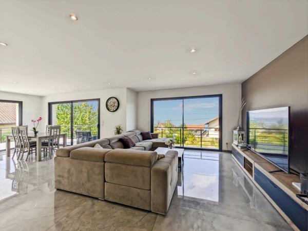 Dpt Haute Savoie (74), à vendre LUGRIN maison de 218 m² avec une magnifique vue sur le Lac Léman