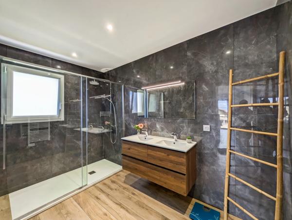 Dpt Haute Savoie (74), à vendre LUGRIN maison de 218 m² avec une magnifique vue sur le Lac Léman