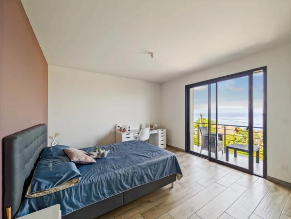 Dpt Haute Savoie (74), à vendre LUGRIN maison de 218 m² avec une magnifique vue sur le Lac Léman