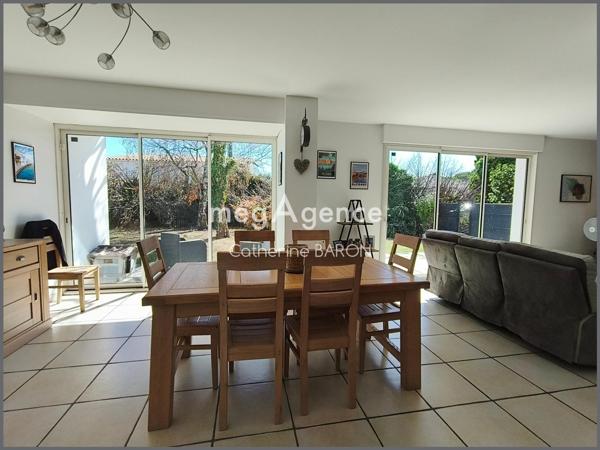 Maison à CHATEAUBERNARD, 16100 - 6 pièces 187m²