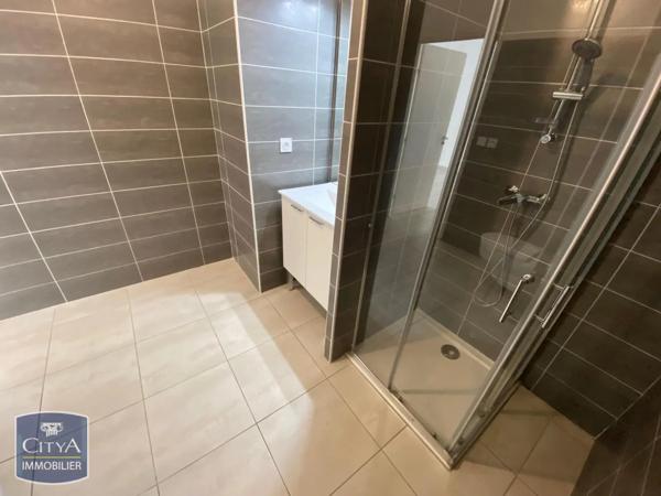 Appartement à louer 2 pièces 42.2m² Toulon (83100)