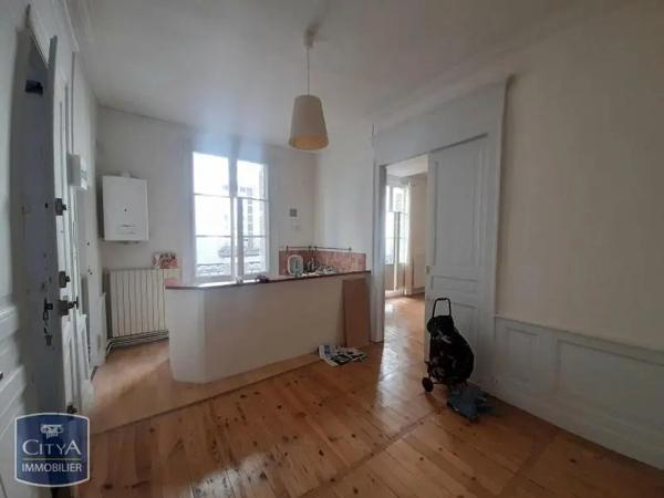 Appartement à louer 2 pièces 46.12m² Tours (37000)