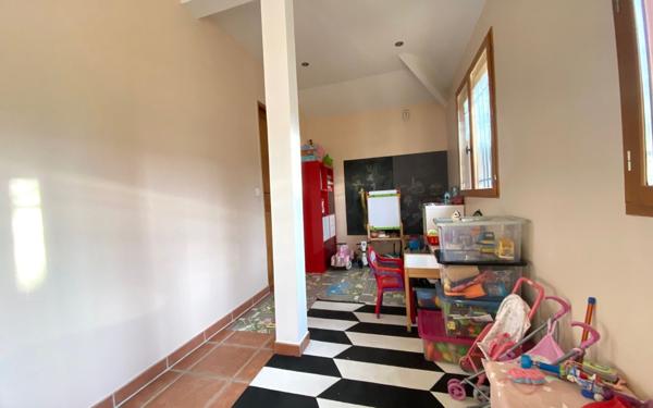 Maison à vendre    7 pièces •  Mézières-sur-Seine