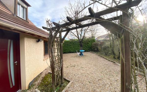 Maison à vendre    7 pièces •  Mézières-sur-Seine