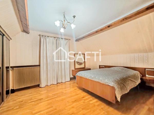 Maison  220M2 habitable, 10 pièces, terrain de 1100M2