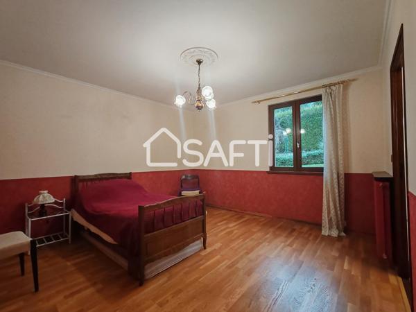 Maison  220M2 habitable, 10 pièces, terrain de 1100M2